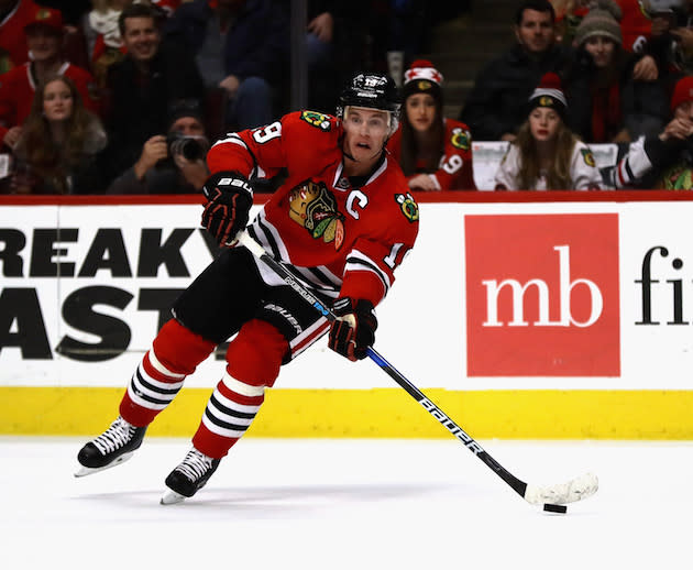 CHICAGO, IL – DECEMBER 27: Jonathan Toews #19 of the Chicago Blackhawks passes against the Winnipeg Jets at the United Center on December 27, 2016 in Chicago, Illinois. The Jets defeated the Blackhawks 3-1. (Photo by Jonathan Daniel/Getty Images)