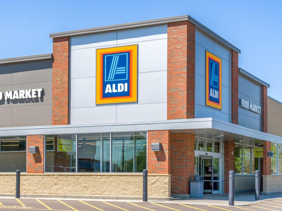 The exterior of an Aldi market.