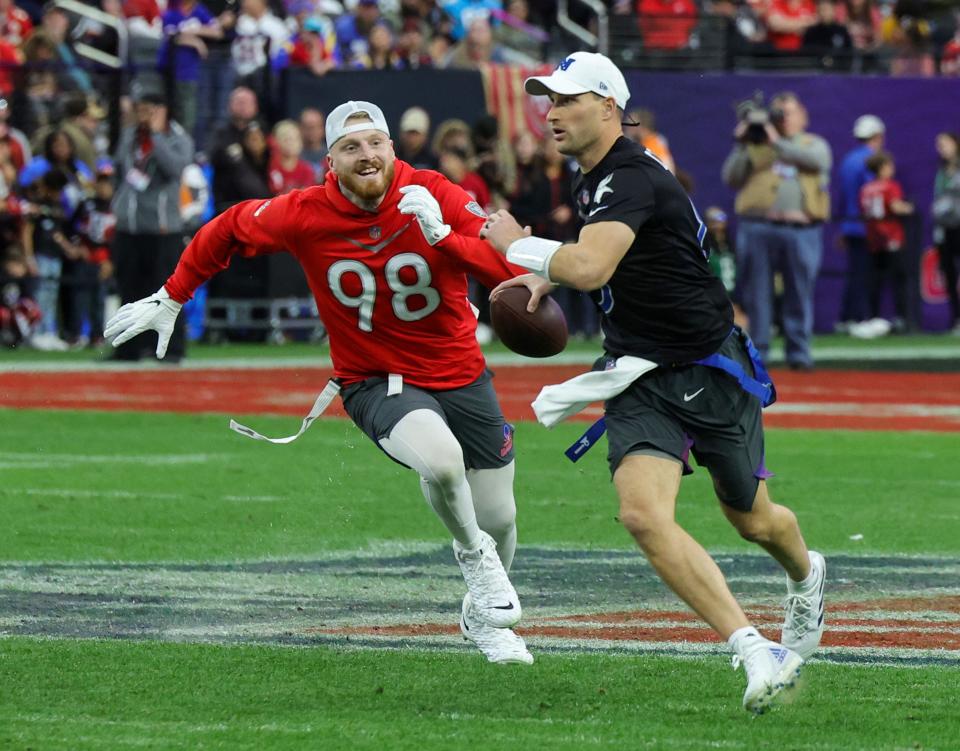 LAS VEGAS, NEVADA - FEBRUARY 05: Kirk Cousins #8 of the Minnesota Vikings and NFC looks to throw under pressure from Maxx Crosby #98 of the Las Vegas Raiders and AFC during the 2023 NFL Pro Bowl Games at Allegiant Stadium on February 05, 2023 in Las Vegas, Nevada. (Photo by Ethan Miller/Getty Images)