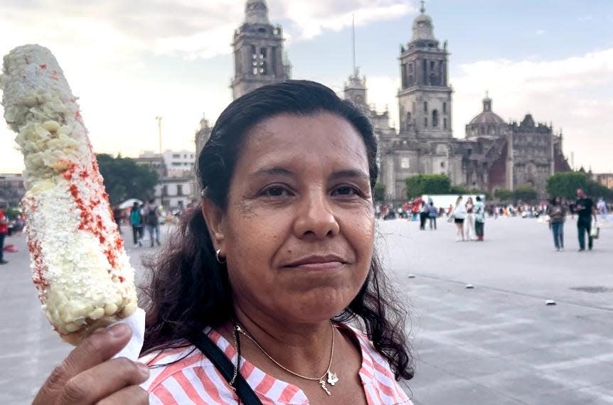 Leticia Presa Herrera trok haar zondagse kleren aan en ging naar de Zocalo, het grootste openbare plein in Mexico-Stad, en bereidde zich voor op de geschiedenis: de verkiezing van Claudia Sheinbaum, de eerste vrouwelijke president van Mexico.