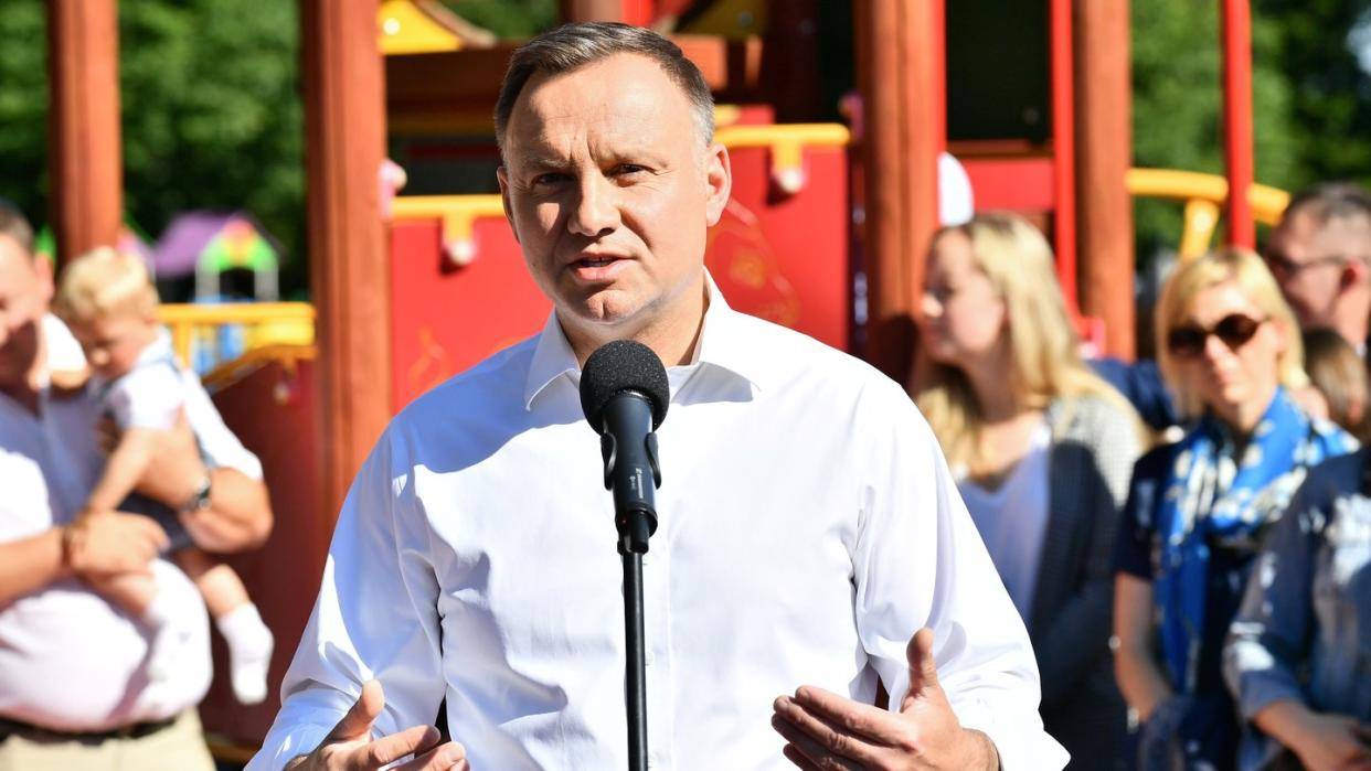 Polens Präsident Andrzej Duda verschärft vor der Stichwahl noch einmal den Ton gegen Homosexuelle.