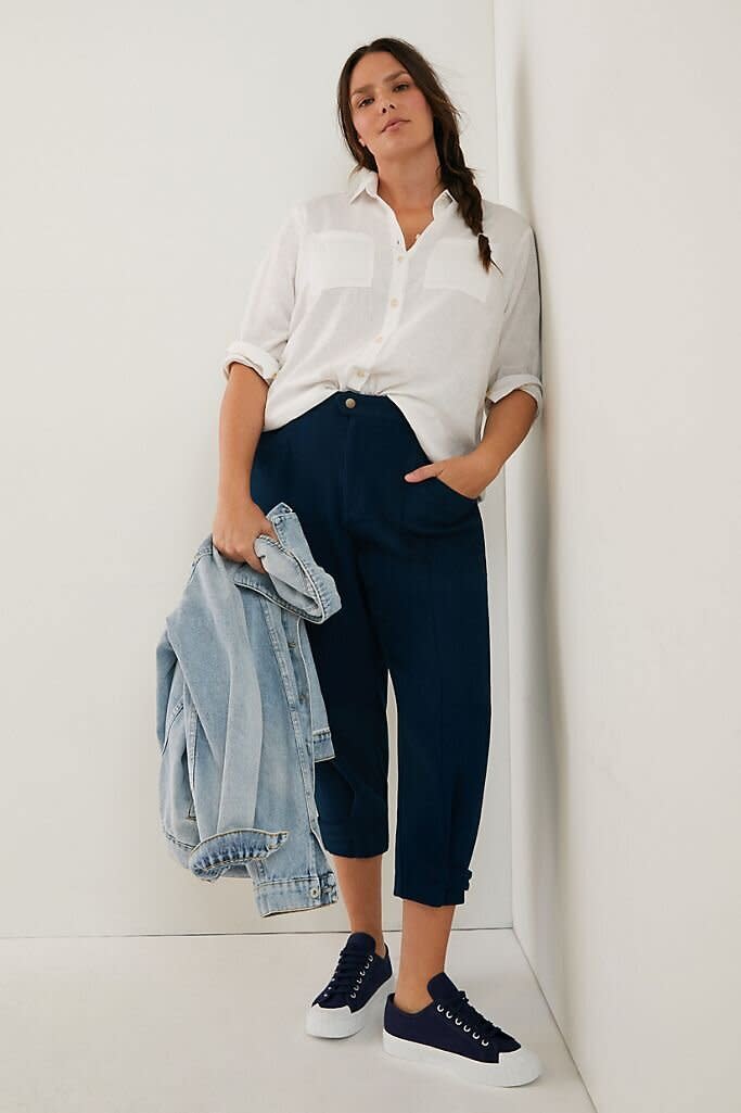 These pants come in sizes 00 to 26. <a href="https://fave.co/2LqJ5bl" target="_blank" rel="noopener noreferrer">Originally $128, get them now for 40% off at Anthropologie</a>.