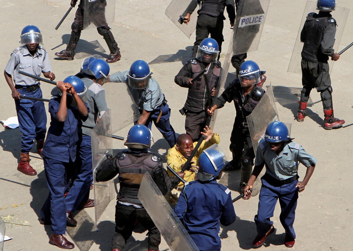 Zimbabwean Police Clash With Protesters 