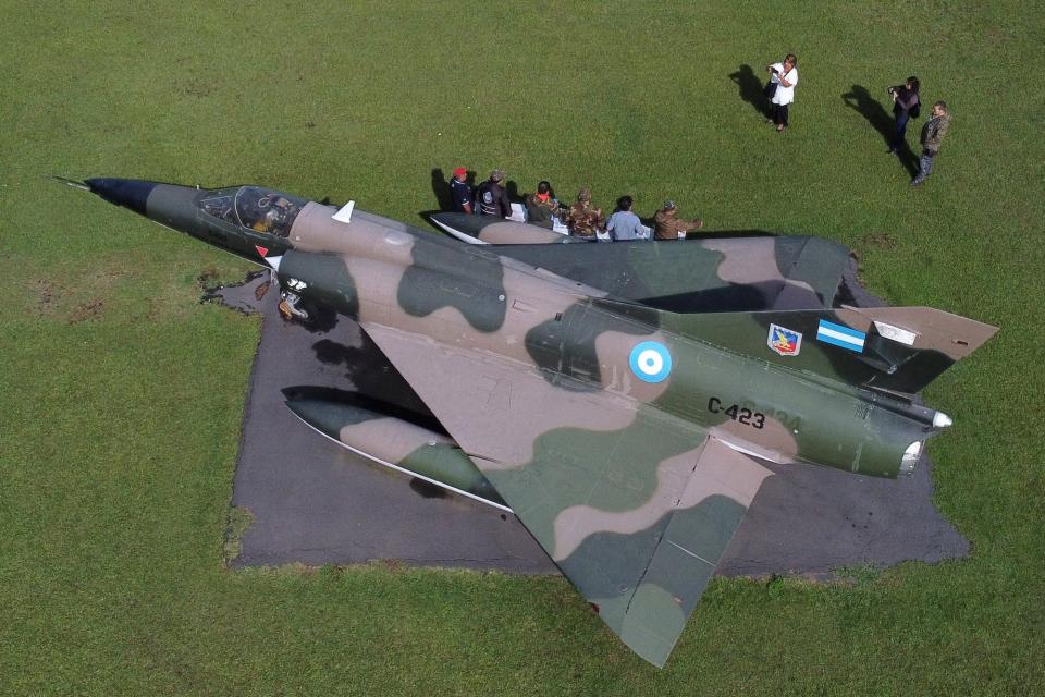 Argentina veterans Dagger fighter jet Malvinas Falklands