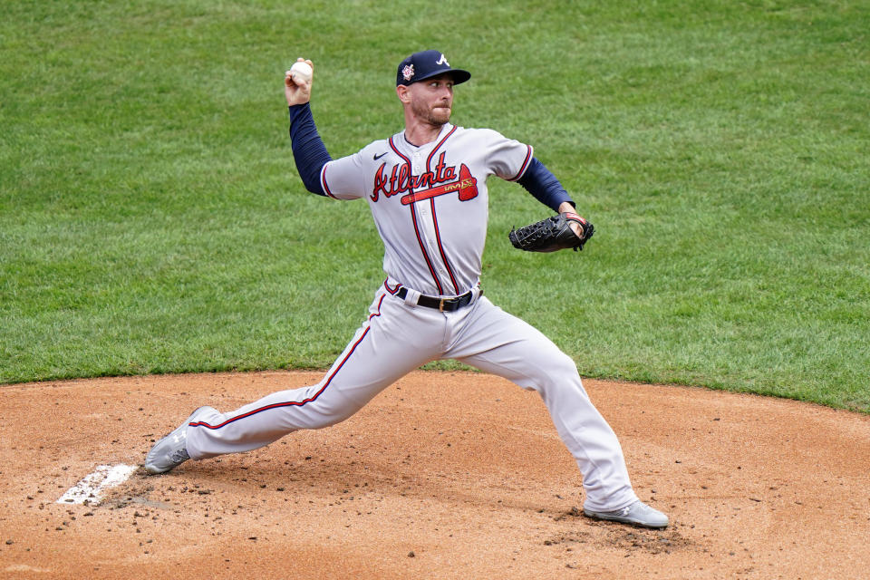 Atlanta Braves' Josh Tomlin pitches during the first inning of a baseball game against the Philadelphia Phillies, Saturday, Aug. 29, 2020, in Philadelphia. (AP Photo/Matt Slocum)