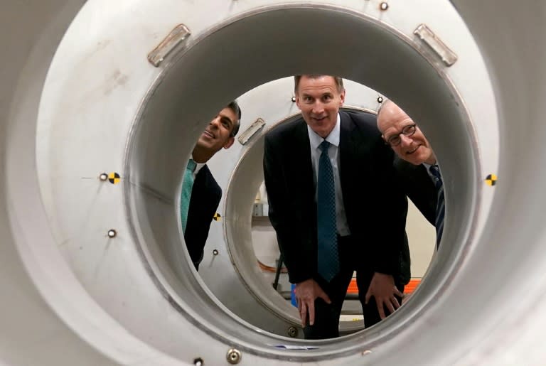 Prime Minister Rishi Sunak, left, and finance minister Jeremy Hunt, centre, are facing an expected election wipe-out (Jacob King)