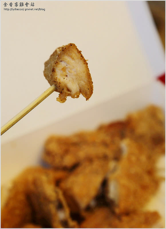 【食記│台南】食香客雞會站~搞創意!!比臉還大的酥脆科學麵雞排、邪惡的巧克力雞排、偽裝鰻魚飯的火烤雞排!