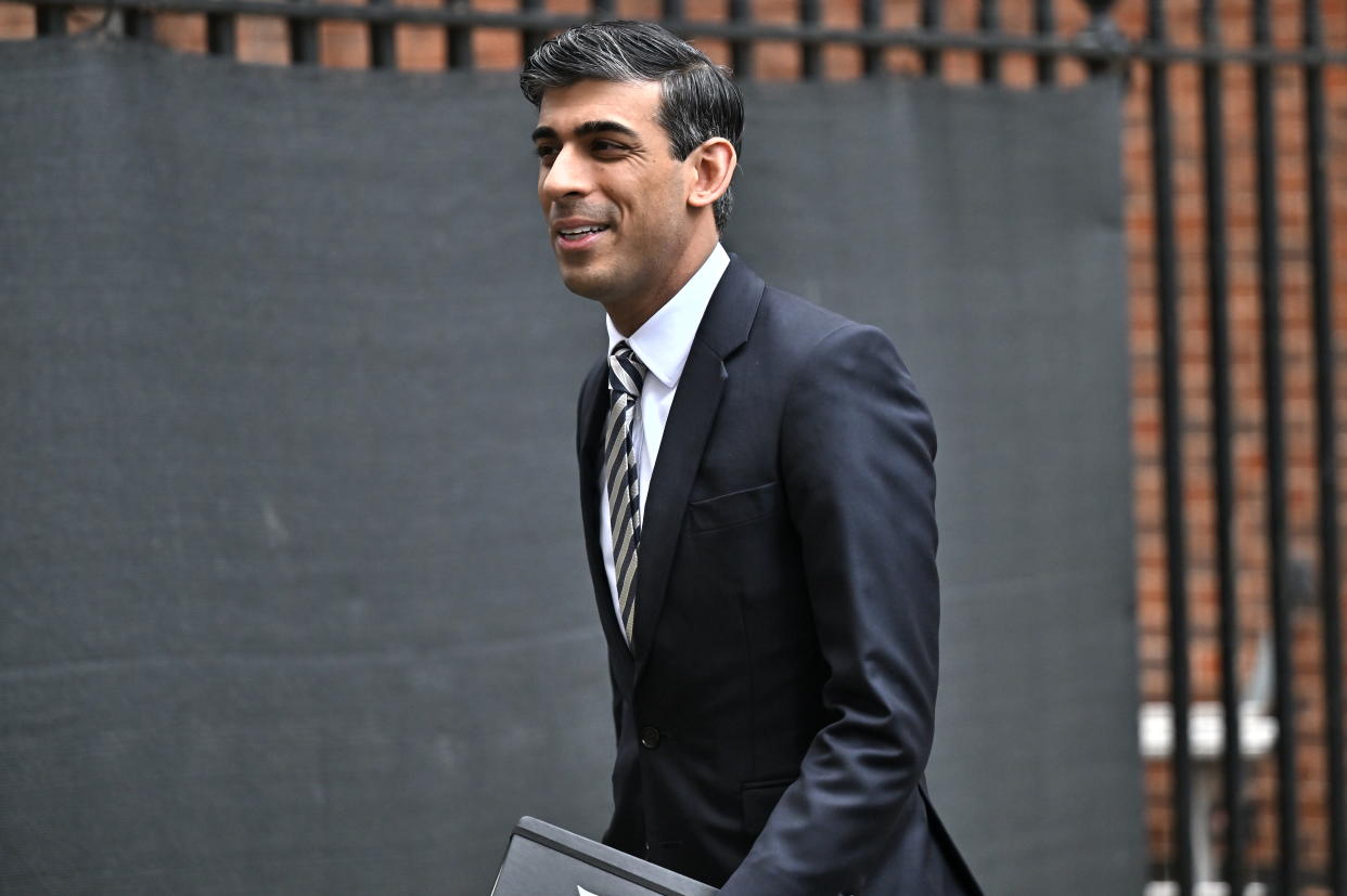 LONDON, UNITED KINGDOM – FEBRUARY 22:  Chancellor of the Exchequer Rishi Sunak in Downing Street on February 22, 2022 in London, England. Early this morning, the prime minister held a meeting of the emergency Cobra committee, joined by senior security officials, to discuss the UK response to Russia's invasion of eastern Ukraine.  (Photo by Jeff J Mitchell/Getty Images)