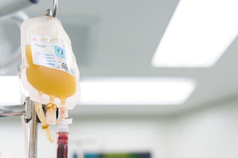 El plasma es un líquido natural, presente en la sangre del ser humano y de un característico color amarillento que se convirtió en un de los tratamientos más usados para personas infectadas de coronavirus