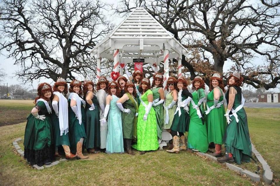 The famous Mansfield Pickle Queens have decided parades, paloozas and fairs are not the only events for them. Those redheads in green have had a busy summer getting ready for their inaugural Bling Fling Pickle Prom making its debut on Saturday night at Steven’s Garden & Grill in downtown Mansfield. Money raised at the event will benefit charities in and around Mansfield.