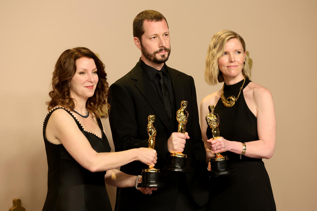 HOLLYWOOD, CALIFORNIA - MARCH 10: (L-R) Raney Aronson-Rath, Mstyslav Chernov, and Michelle Mizner, winners of the Best Documentary Feature Film for “20 Days in Mariupol”, pose in the press room during the 96th Annual Academy Awards at Ovation Hollywood on March 10, 2024 in Hollywood, California. (Photo by Arturo Holmes/Getty Images)