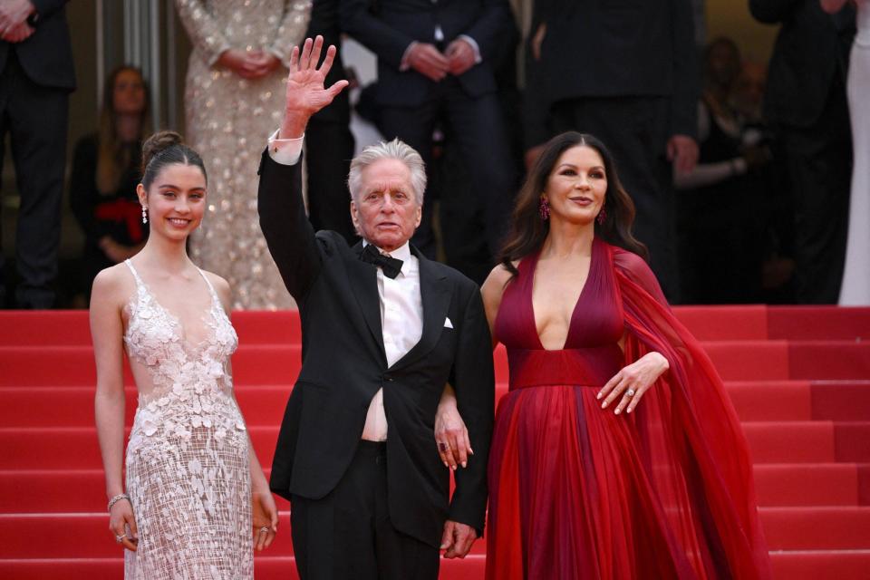 Michael Douglas, Catherine Zeta-Jones and daughter on red carpet.