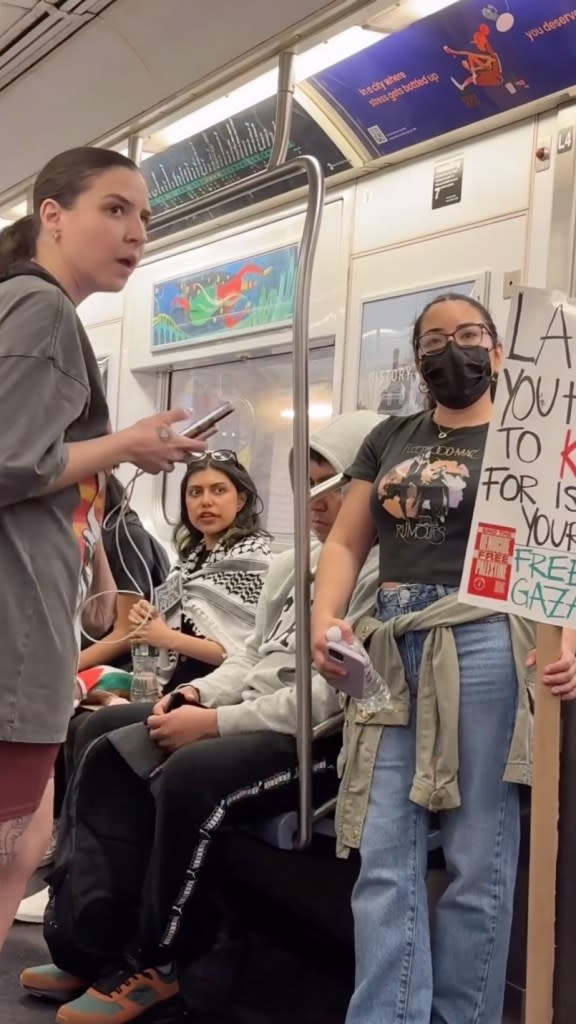 The protest lasted for several subway stops. @jews_of_ny/Instagram