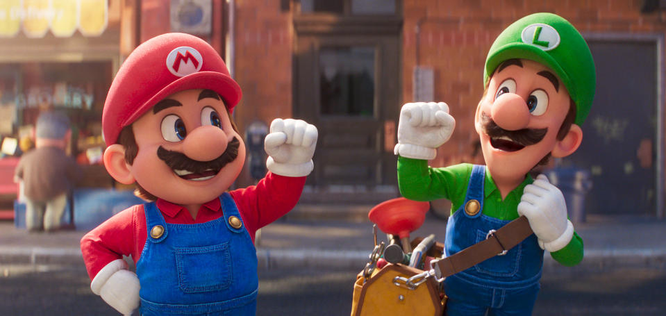 En esta imagen proporcionada por Nintendo y Universal Studios, Mario, con la voz de Chris Pratt, izquierda, y Luigi, con la voz de Charlie Day en "The Super Mario Bros. Movie". (Nintendo y Universal Studios vía AP)