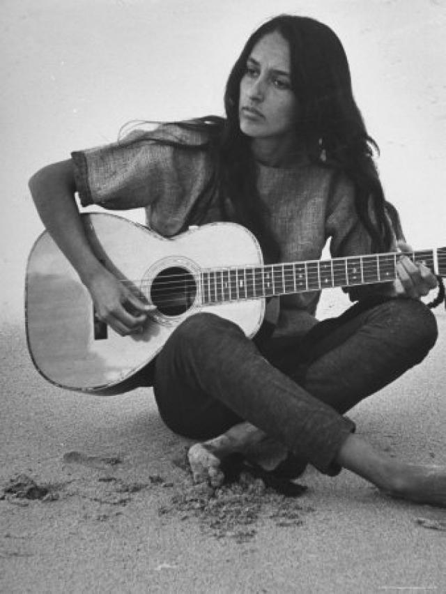 <h1 class="title">Joan Baez</h1><cite class="credit">Photo: Getty Images</cite>