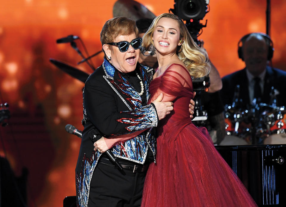 NEW YORK, NY - JANUARY 28:  Recording artists Sir Elton John (L) and Miley Cyrus perform onstage during the 60th Annual GRAMMY Awards at Madison Square Garden on January 28, 2018 in New York City.  (Photo by Kevin Winter/Getty Images for NARAS)