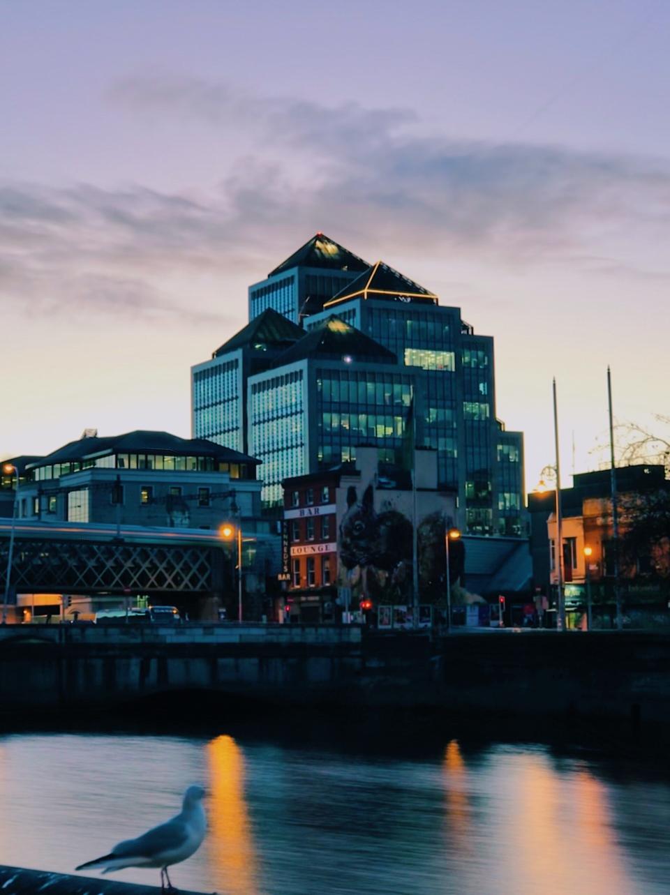 Stay in downtown Dublin for a more luxury experience of the area, which is full of places rich in Irish culture. 