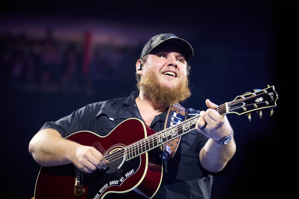 Luke Combs returns to central Iowa when he takes the stage at the Hy-Vee IndyCar Race Weekend in July.