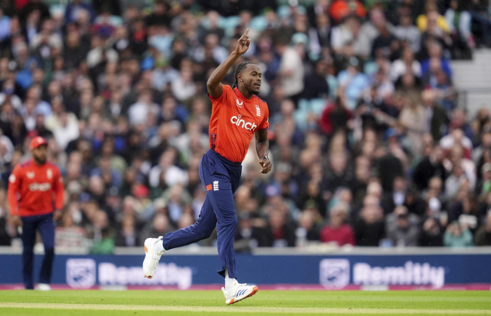 England's Jofra Archer celebrates taking his side's first wicket during the fourth IT20 match between England and Pakistan in London, England, Thursday, May 30, 2024. (Adam Davy/PA via AP)