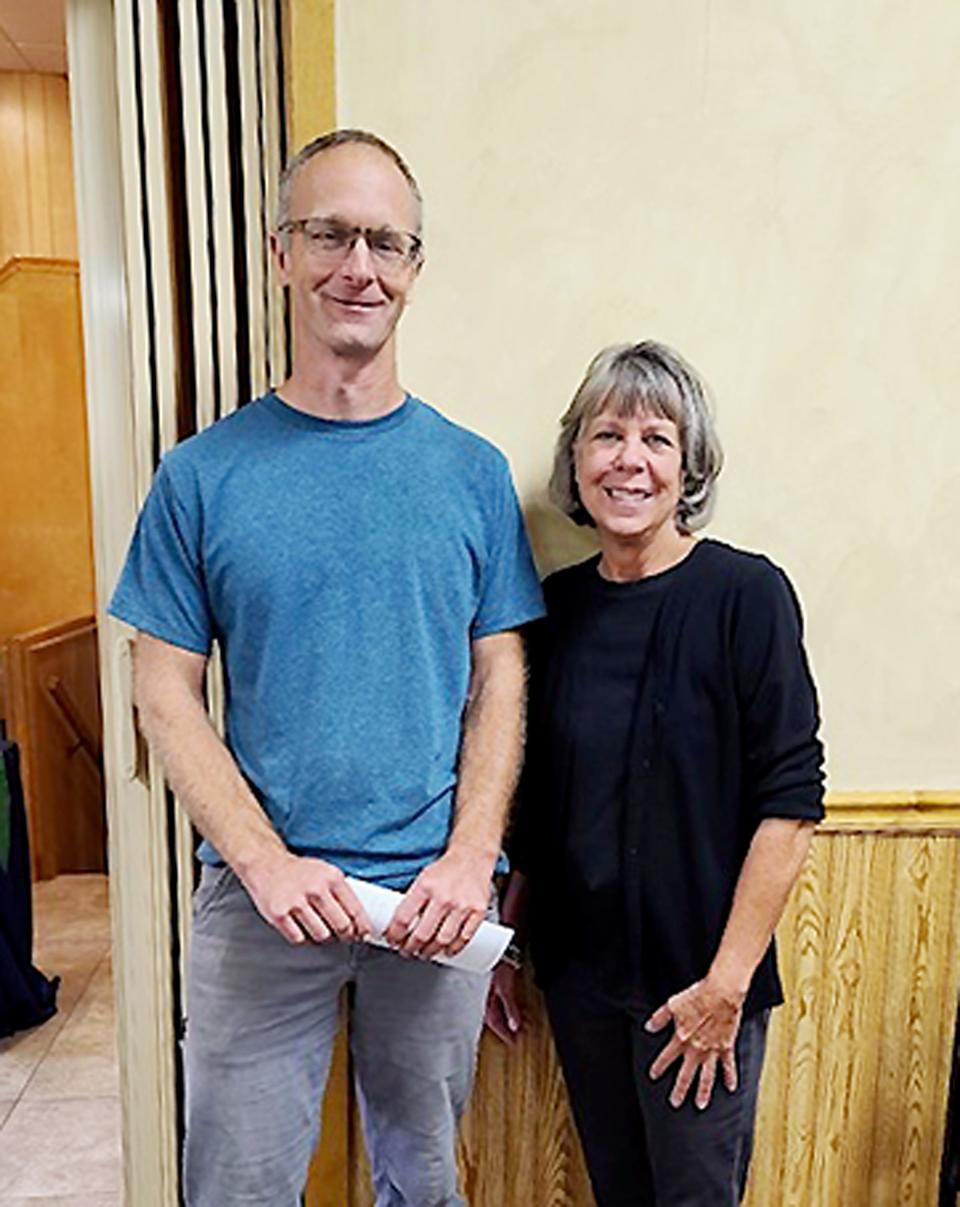 Bryan Aberle of Chatsworth, who is a kidney donor, and Deb Moran of Fairbury, who is a heart transplant recipient, were at the September bloodmobile to help inform people of the registration for organ and tissue donation program, that was held at the October bloodmobile.
