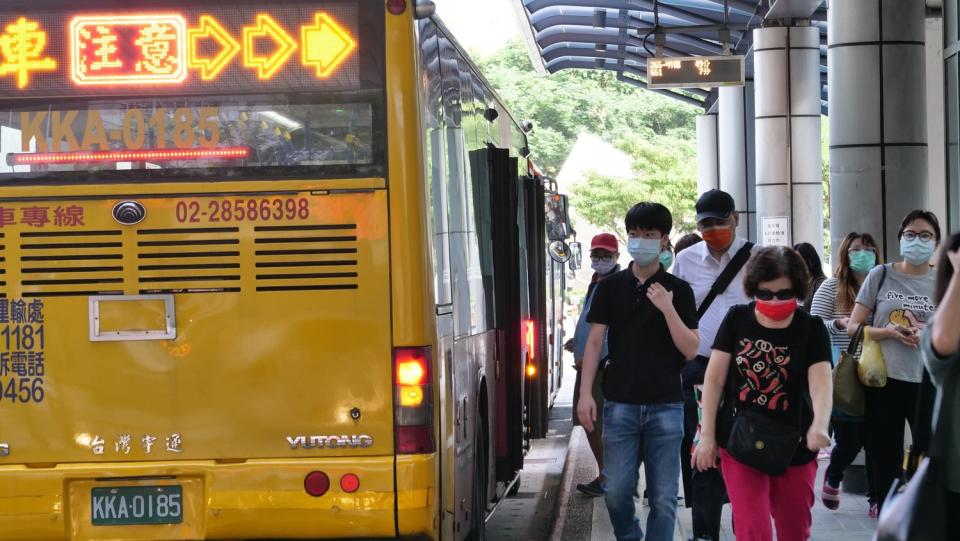 民眾搭車票價維持不變。   圖：新北市交通局提供