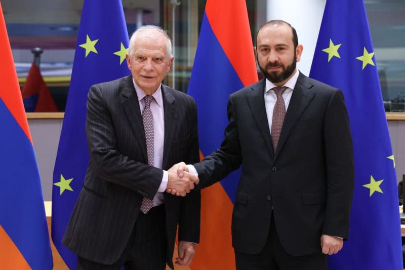 Josep Borrell (L), High Representative of the EU for Foreign Affairs and Security Policy, receives Minister of Foreign Affairs of Armenia Ararat Mirzoyan before the start of the EU-Armenia Partnership Council meeting. -/European Council/dpa
