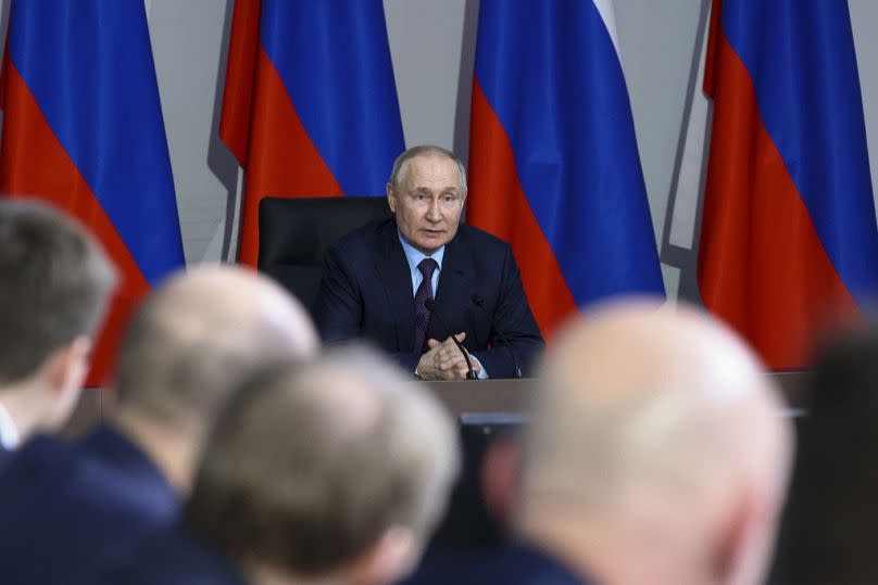 Der russische Präsident Wladimir Putin forderte die russischen Banken dazu auf, ihre Arbeit in den besetzten ukrainischen Regionen aufzunehmen.
