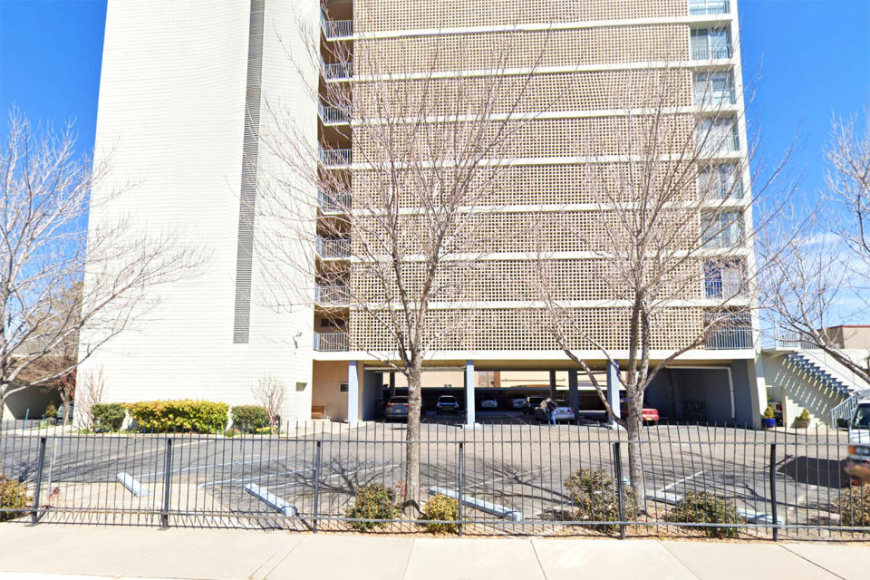 Solomon Pena's condominium complex in Albuquerque, N.M. (Google Maps)