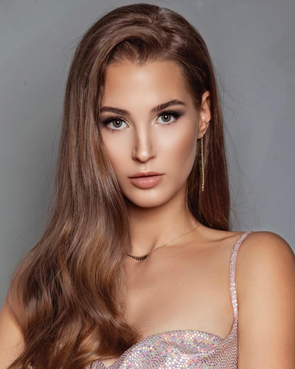 A headshot of Miss Poland 2021.