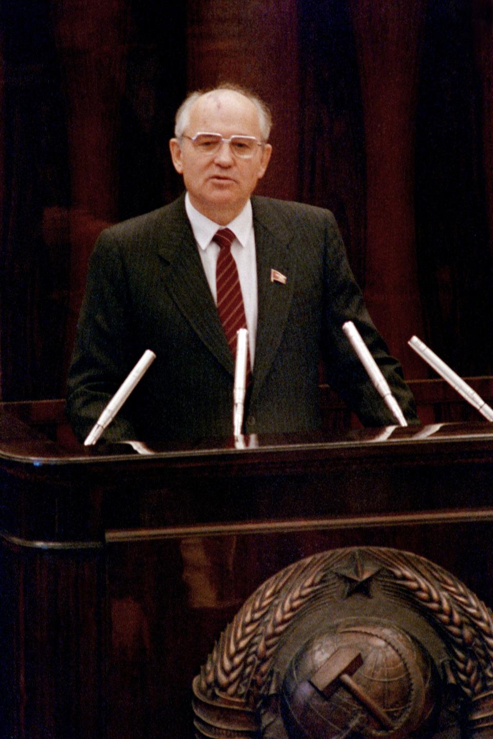 Soviet  Leader  Mikhail Gorbachev delivers a speech on November 29, 1988 in Moscow at the opening session of the Supreme Soviet at the Kremlin in Moscow. AFP PHOTO VITALY ARMAND / AFP / VITALY ARMAND        (Photo credit should read VITALY ARMAND/AFP via Getty Images)