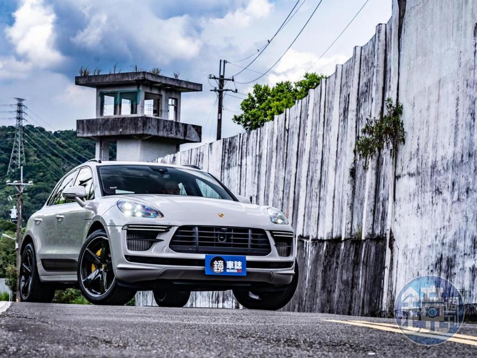 PORSCHE Macan Turbo