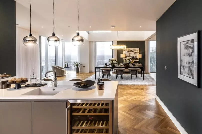 The kitchen dining area -Credit:Savills / Zoopla