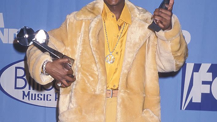 best 90s fashion trends, man, usher, wearing a yellow fur coat during awards ceremony
