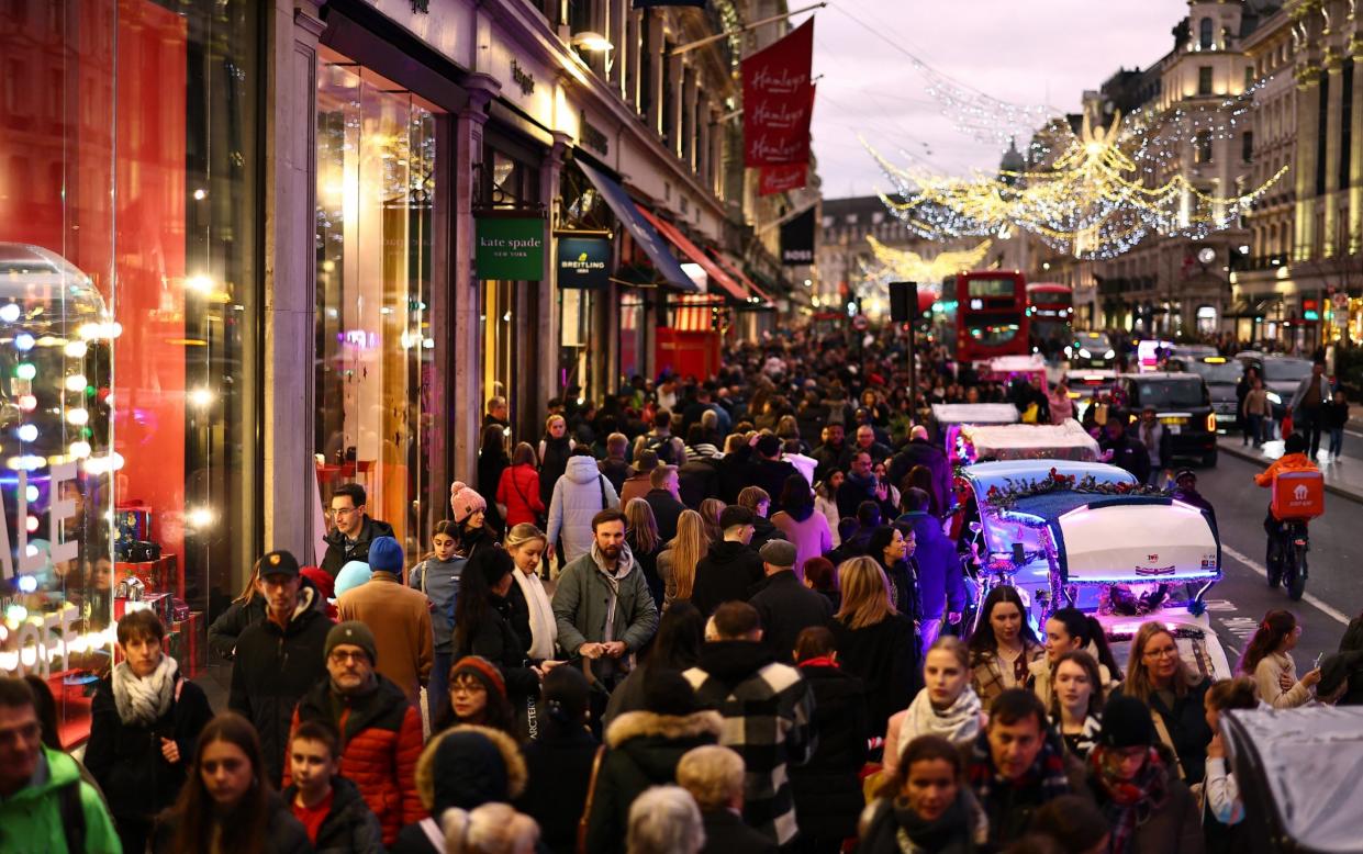 regent street london christmas shopping busy