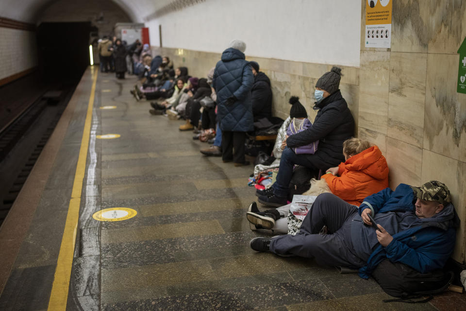 People lie in the Kyiv subway (Emilio Morenatti / AP)