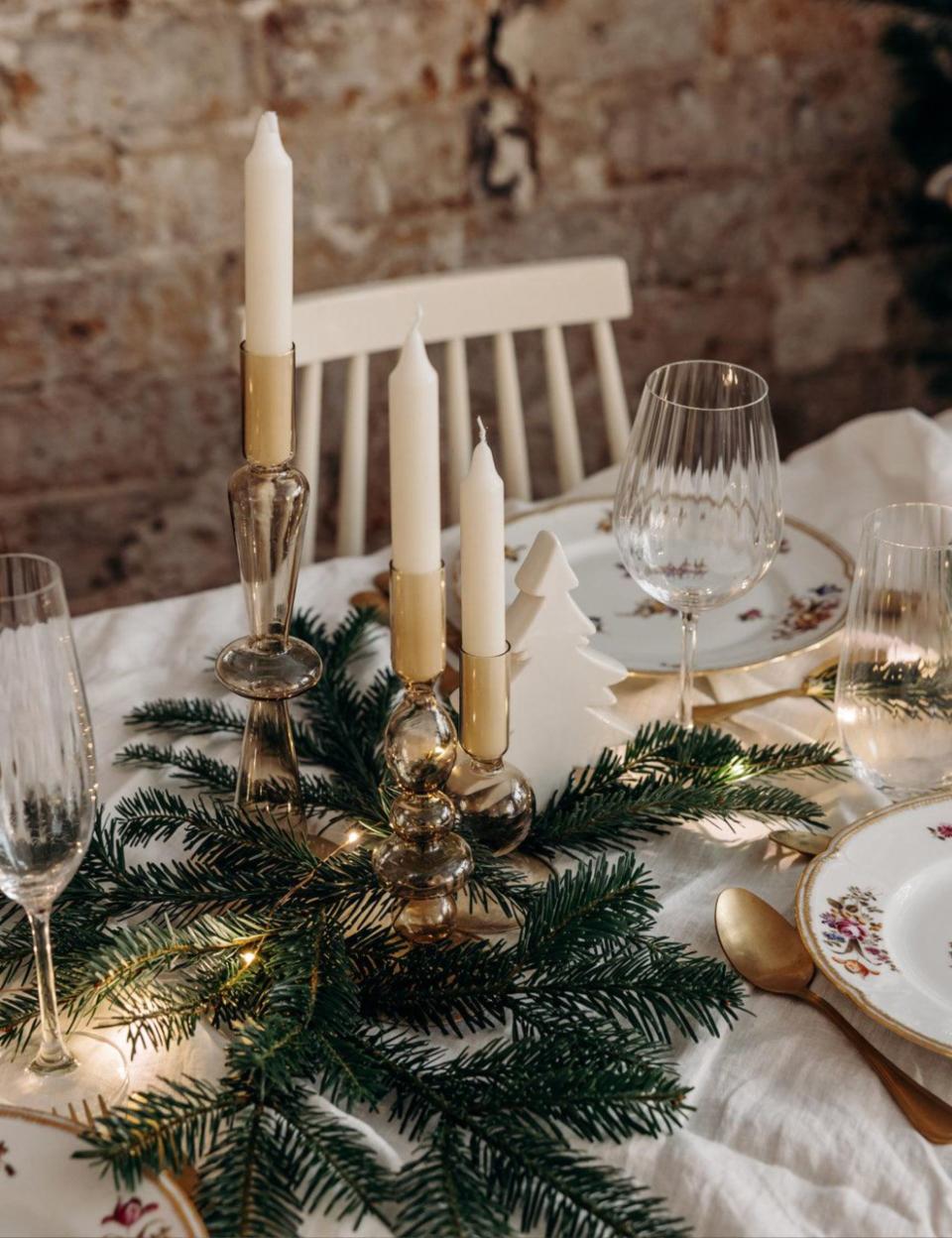 Une table de fête conviviale et poétique