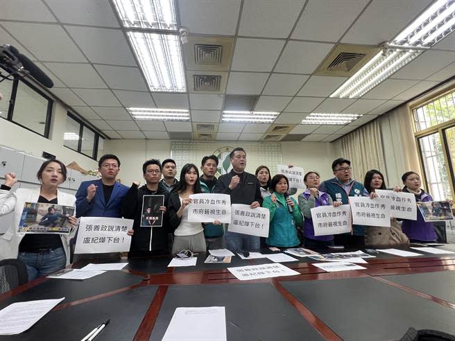 桃園市民進黨團再度痛批桃市府「有錯政務、機要搶第一，有錯基層公務員全數扛」。(蔡依珍攝)