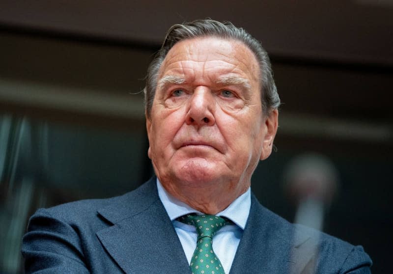 Gerhard Schroeder, former German Chancellor, waits for the hearing on the Nord Stream 2 pipeline project to begin in the Bundestag's Economic Affairs Committee. Schroeder has backed Chancellor Olaf Scholz's no to the delivery of Taurus cruise missiles to Ukraine and his fundamental rejection of the deployment of ground troops. Kay Nietfeld/dpa