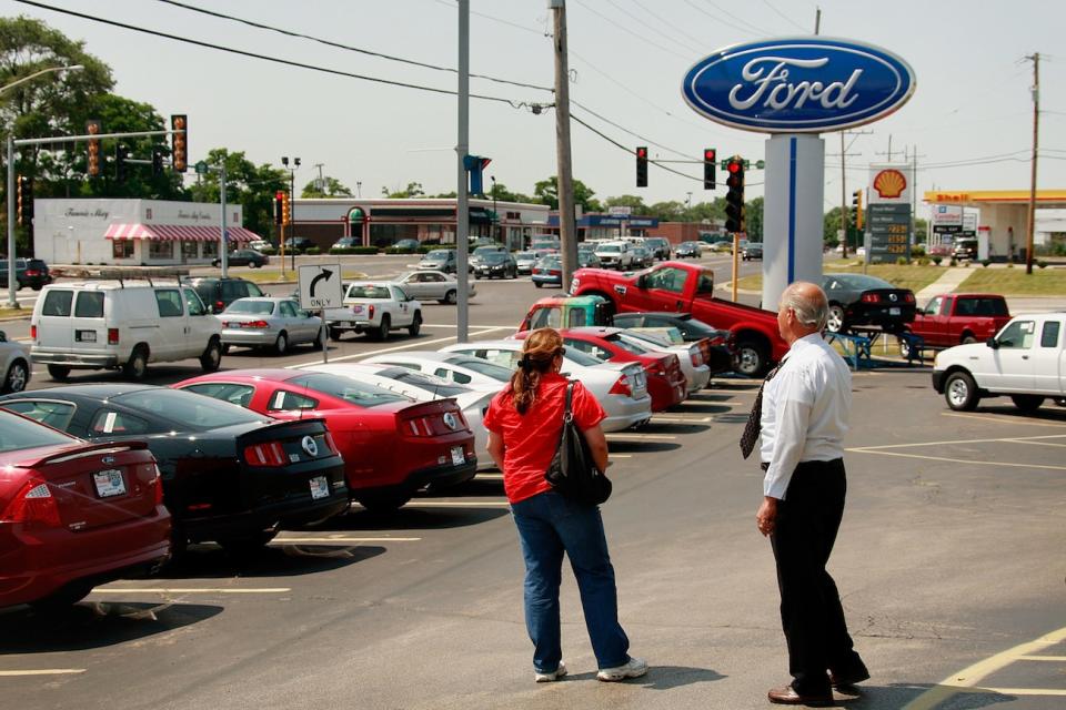 ford car dealership salesman