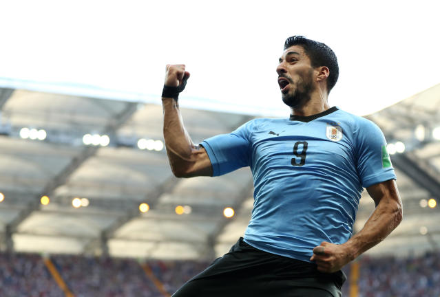 Suarez fires Uruguay past Saudi Arabia into the Round of 16