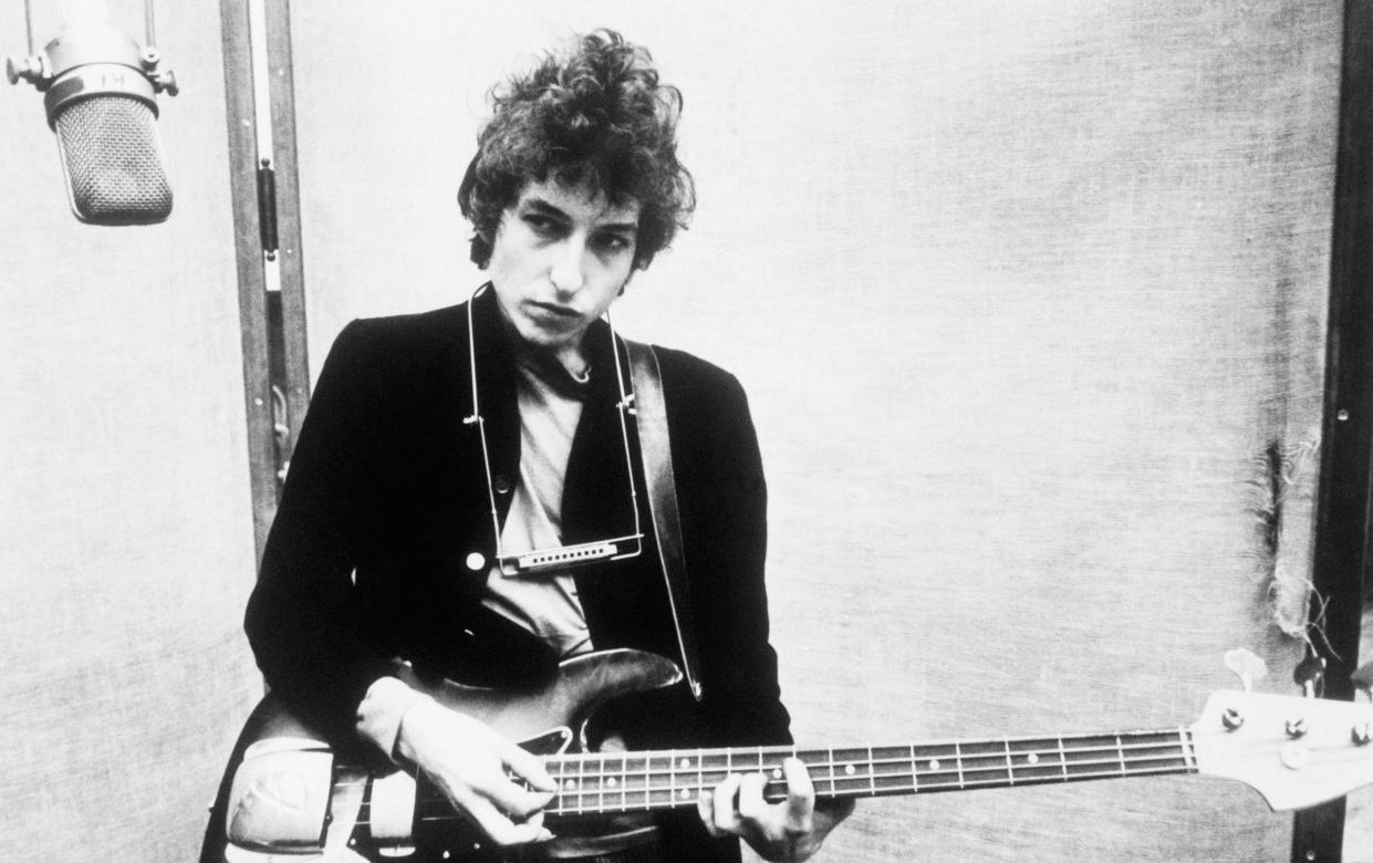 'Judas!': Bob Dylan on his 1966 concert tour of Europe, with an electric bass guitar - Bettmann