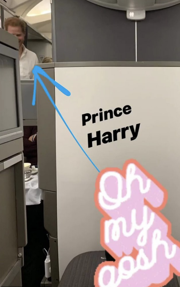 Prinz Harry wurde von einem anderen Passagier in der Premium-Economy-Klasse gesehen. Foto: Instagram/Victoria Secret