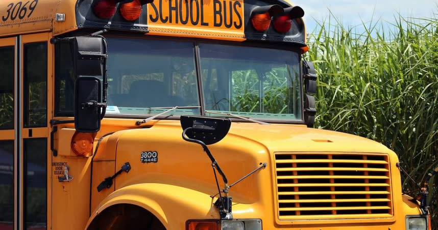美國一位老師分享校方租派對用巴士供學生參加校外教學。（示意圖／Pixabay ）