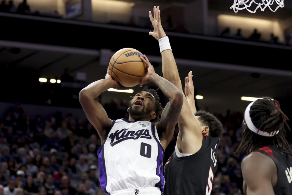 Sacramento Kings guard Malik Monk (0) shoots against Portland Trail Blazers guard Skylar Mays (5) during the second half of an NBA basketball game in Sacramento, Calif, Wednesday, Nov. 8, 2023. (AP Photo/Jed Jacobsohn)