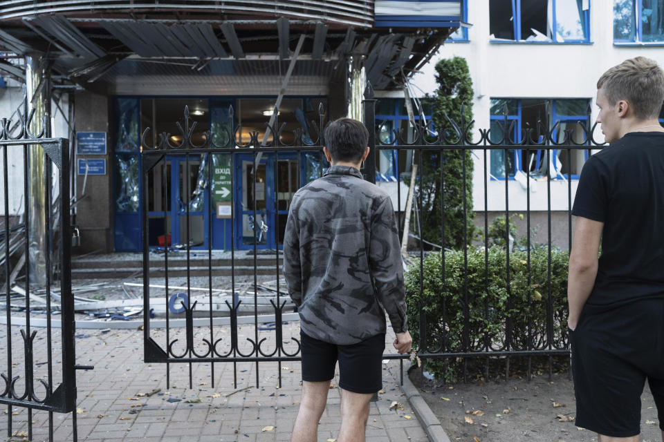 Students look at the damage at the institute they attend after a Russian rocket attack, in Kyiv, Ukraine, Thursday, Sept. 21, 2023. (AP Photo/Roman Hrytsyna)