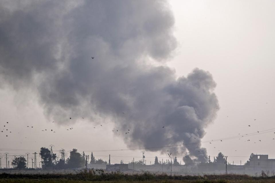 La Turquie a mené une offensive contre les combattants kurdes de Syrie, qu'elle qualifie de "terroristes". Un acte condamné par Emmanuel Macron qui inquiète la communauté kurde de France.