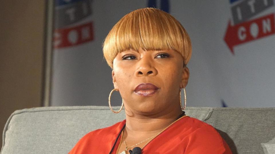 PHOTO: Lezley McSpadden, mother of slain Michael Brown Jr, is seen during a panel at Politicon in Los Angeles, Oct. 10, 2015.  (Mintaha Neslihan Eroglu/Anadolu Agency/Getty Images)