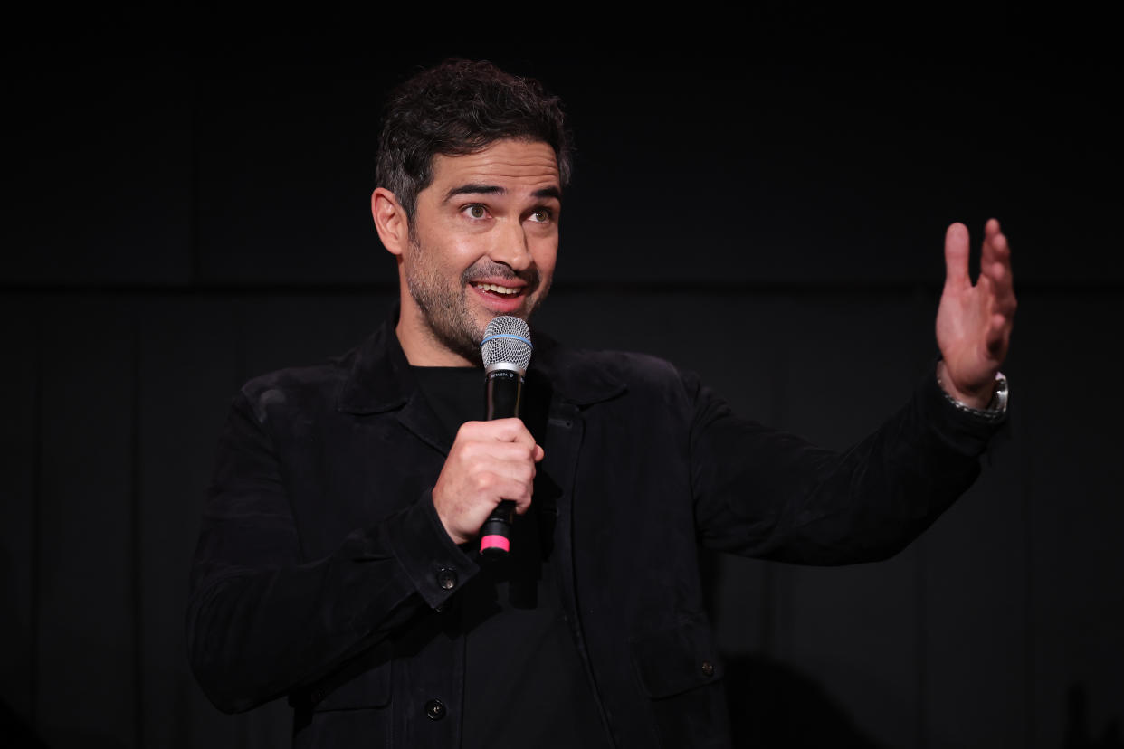 Alfonso Herrera es uno de los villanos en las dos películas de 'Rebel Moon' de Netflix. (Foto de Hector Vivas/Getty Images)