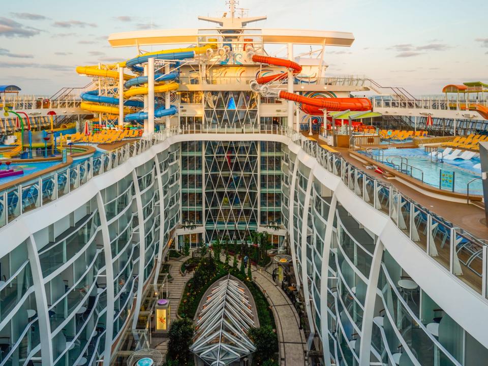 world's largest cruise ship wonder of the seas