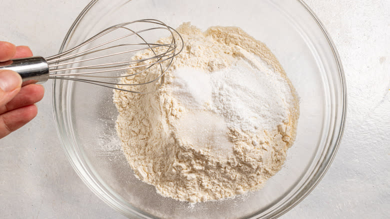 Whisking flour, salt, baking powder, and sugar in a bowl